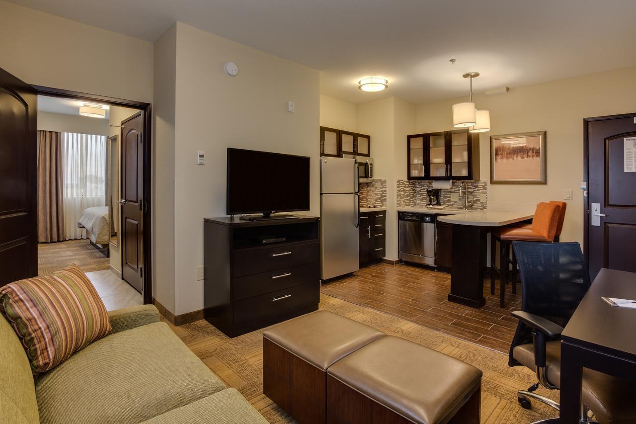 Staybridge Suites Houston East - Baytown By Ihg Екстер'єр фото